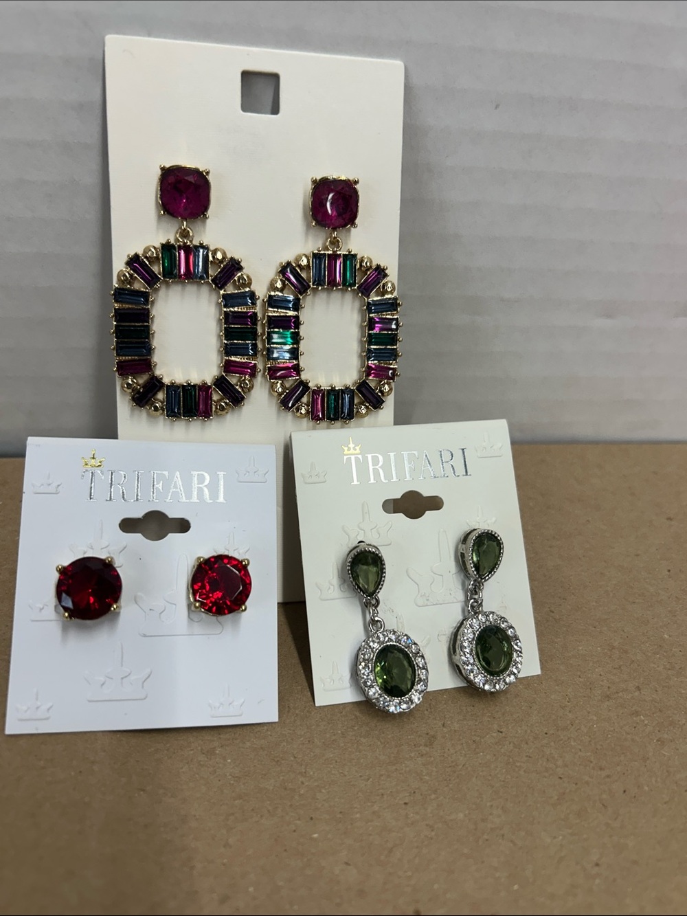 2 pair of NEW sparkly earrings - stunning
